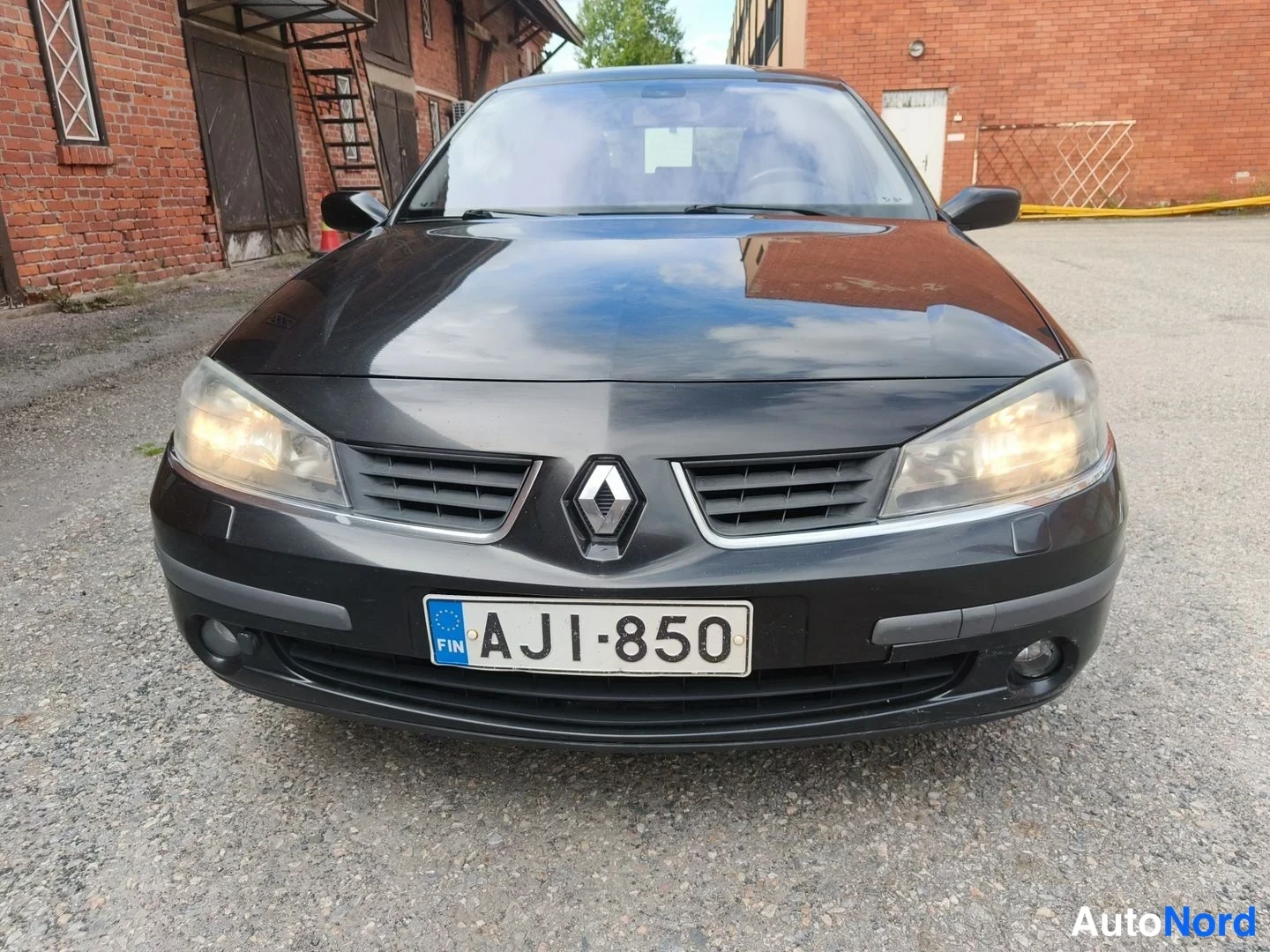 Musta Renault Laguna 2007, edestä, kuva 4