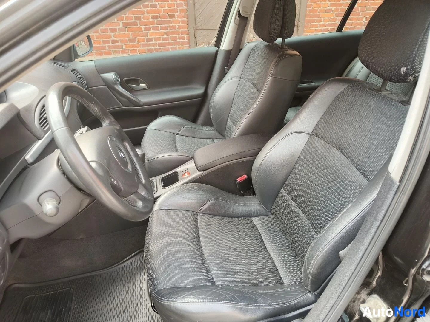 Musta Renault Laguna 2007, etuistuimet, kuva 13