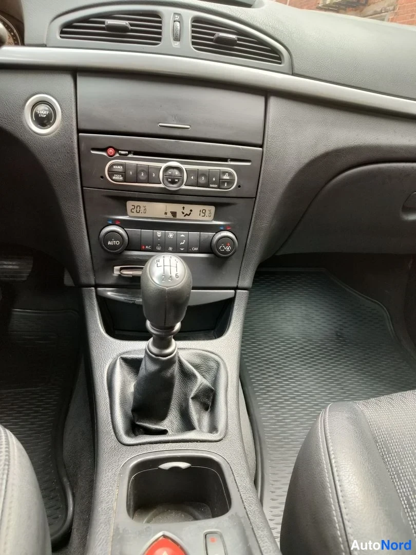 Musta Renault Laguna 2007, ohjaamo, kuva 12