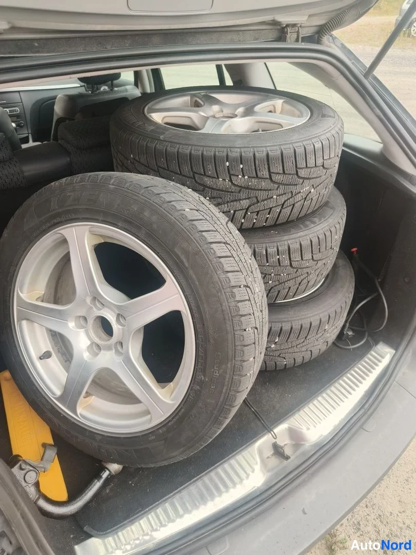 Musta Renault Laguna 2007, tavaratila, kuva 16