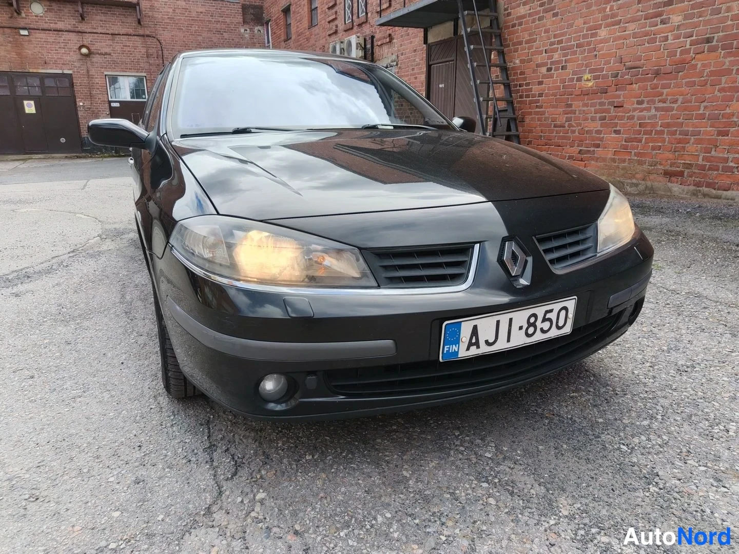 Musta Renault Laguna 2007, edestä, kuva 5