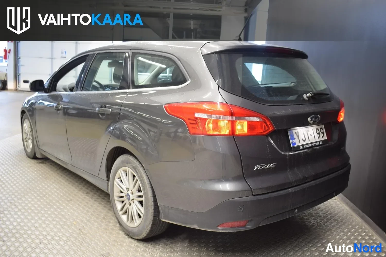 Harmaa Ford Focus 2018, takaviisto, kuva 2