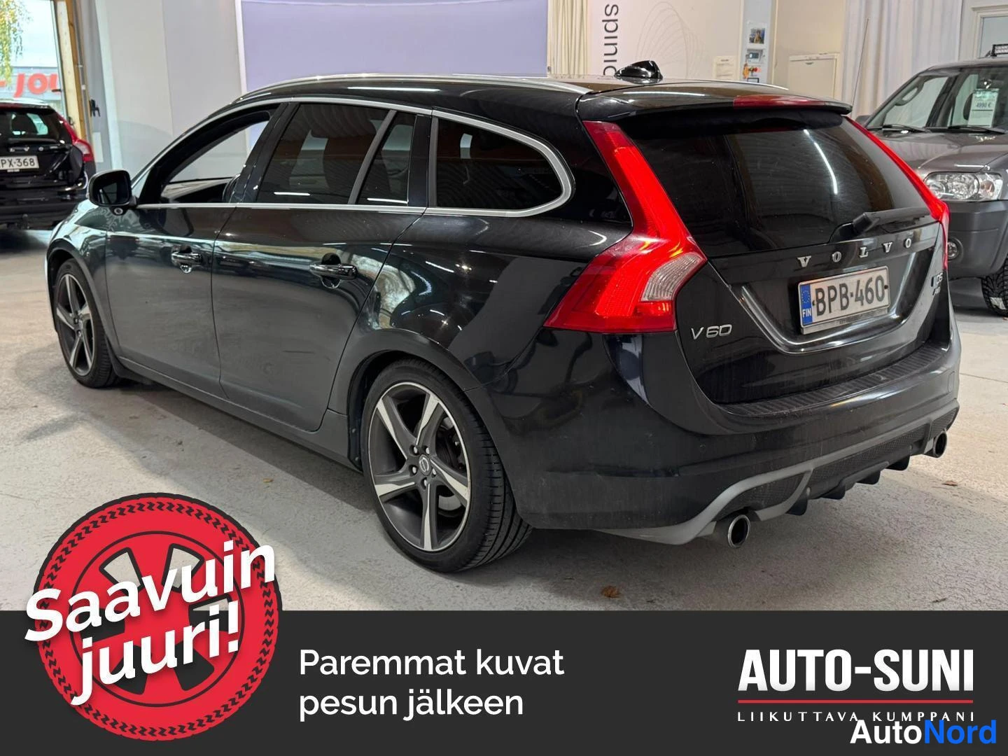 Musta Volvo V60 2012, takaviisto, kuva 3