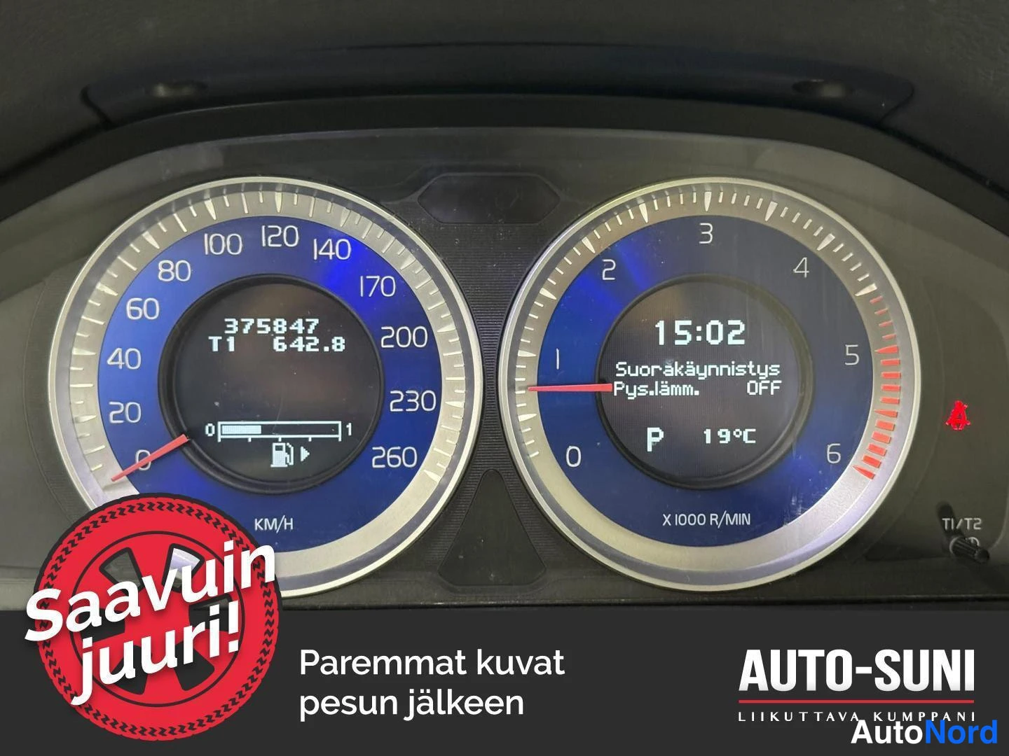 Musta Volvo V60 2012, yksityiskohta, kuva 7