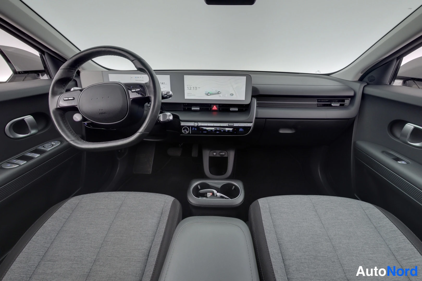 Hopea Hyundai IONIQ 5 2023, ohjaamo, kuva 9