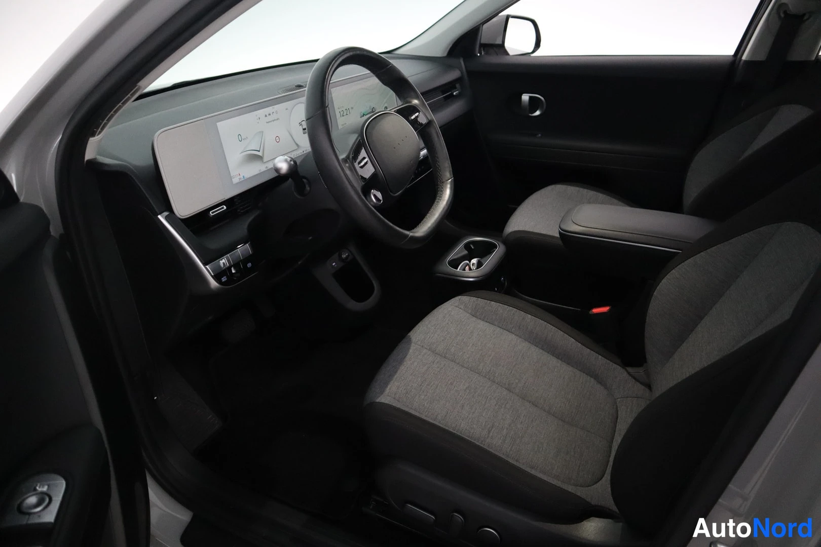 Hopea Hyundai IONIQ 5 2023, ohjaamo, kuva 7