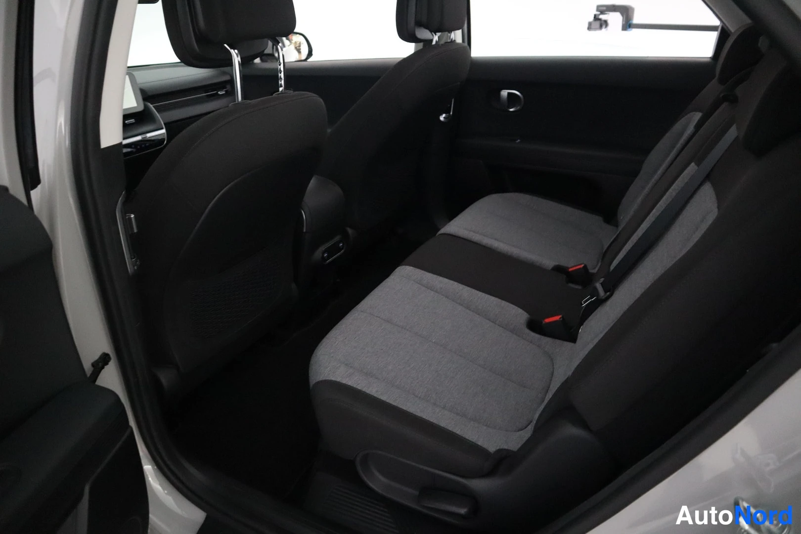 Hopea Hyundai IONIQ 5 2023, takaistuimet, kuva 11