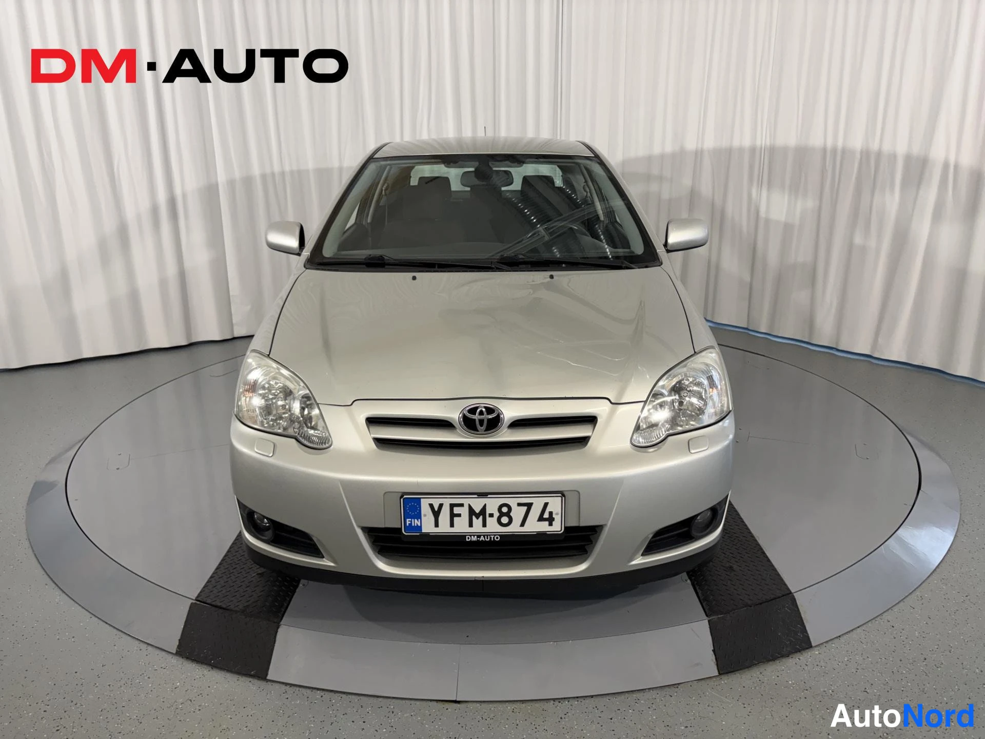 Hopea Toyota Corolla 2004, edestä, kuva 5