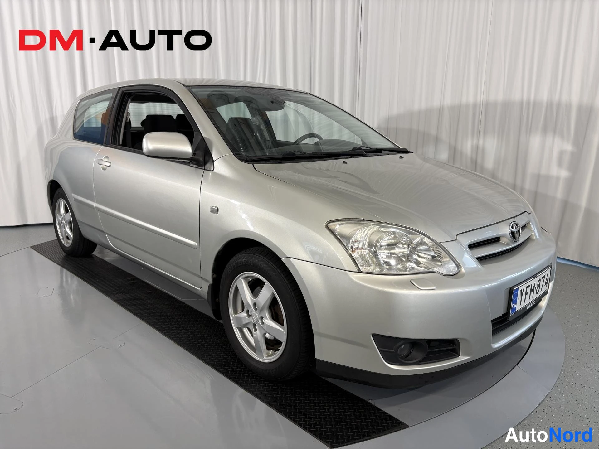 Hopea Toyota Corolla 2004, etuviisto, keula oikealle, kuva 3