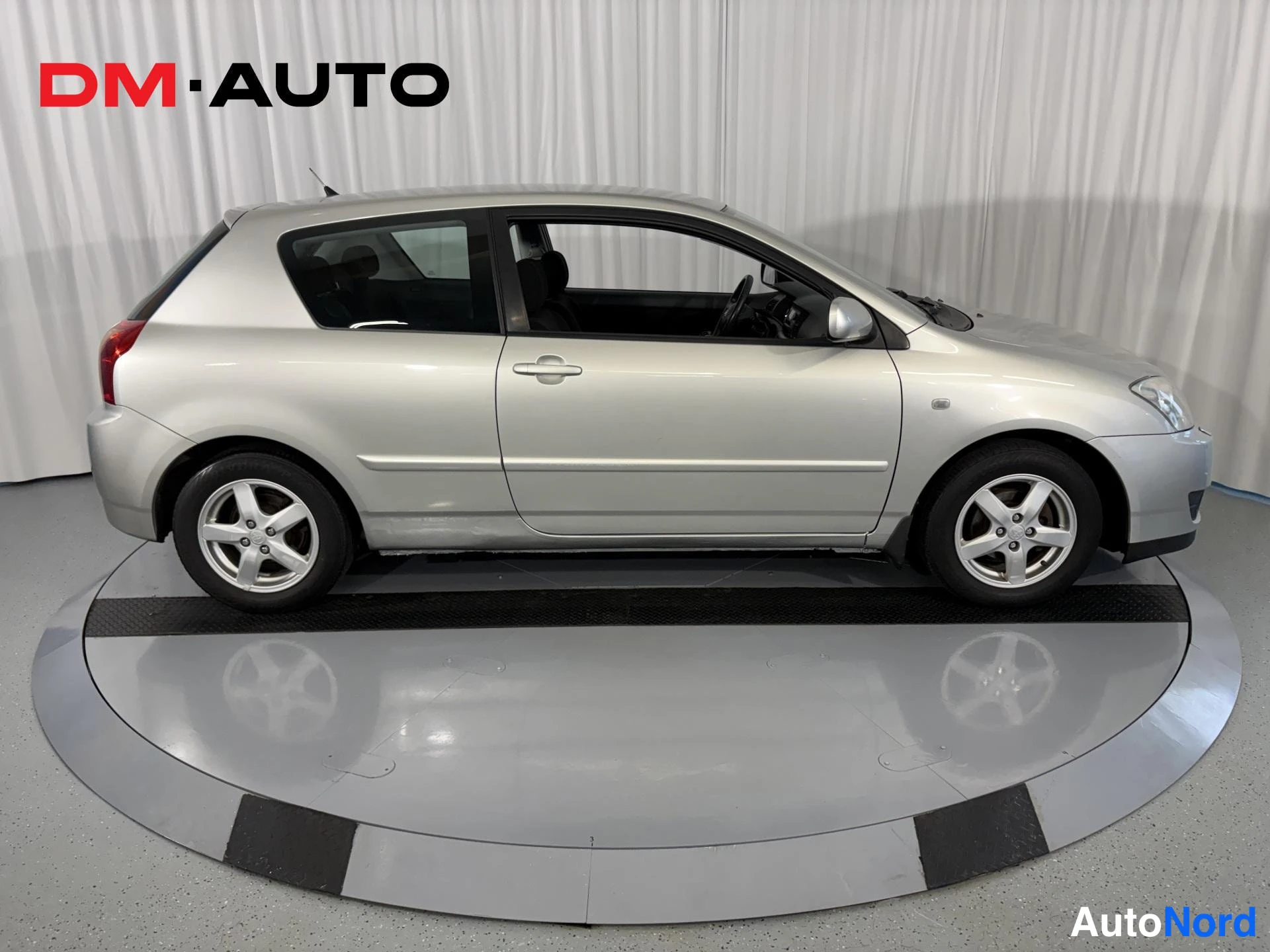 Hopea Toyota Corolla 2004, etuviisto, keula oikealle, kuva 4