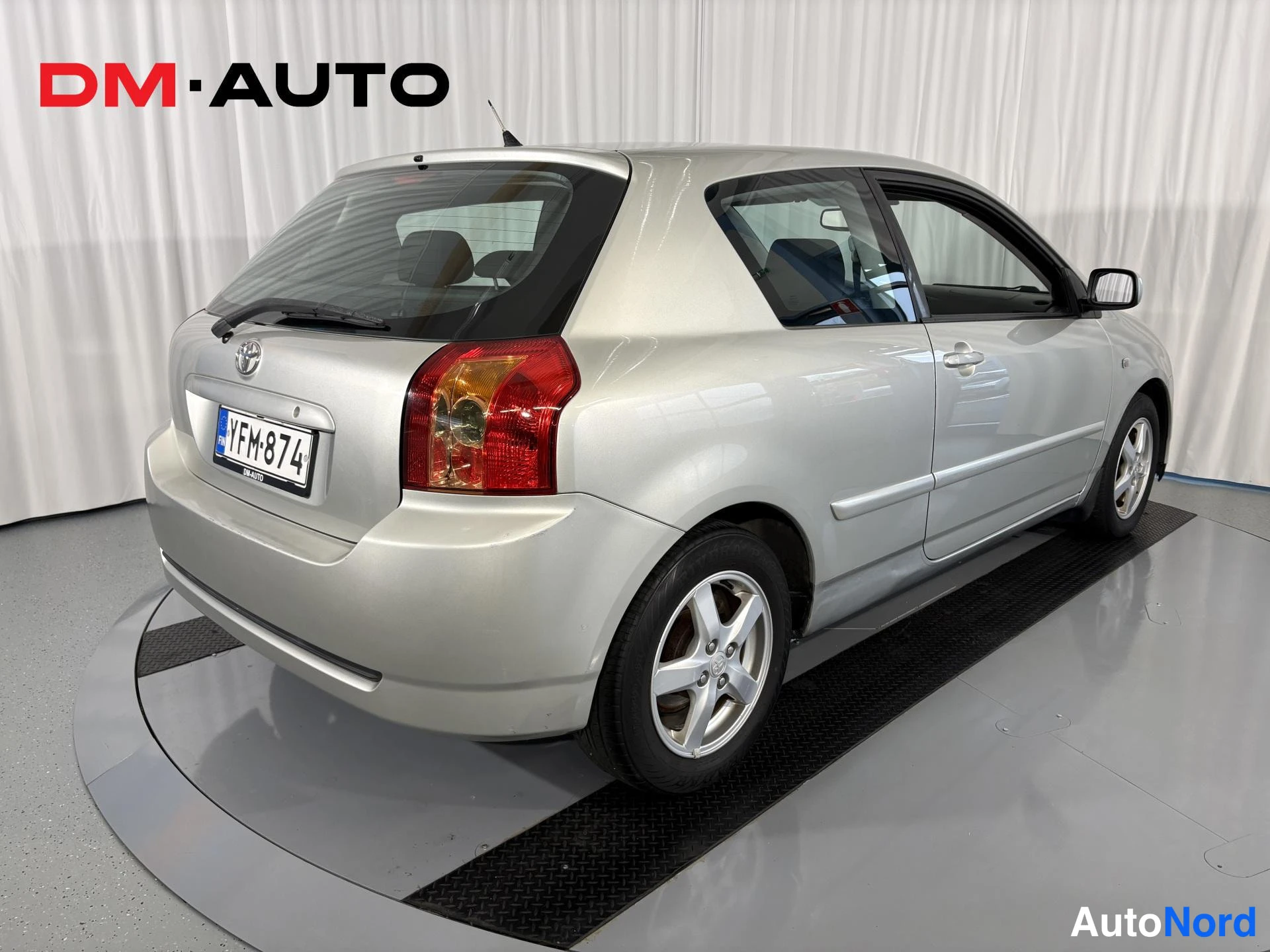 Hopea Toyota Corolla 2004, takaviisto, kuva 6