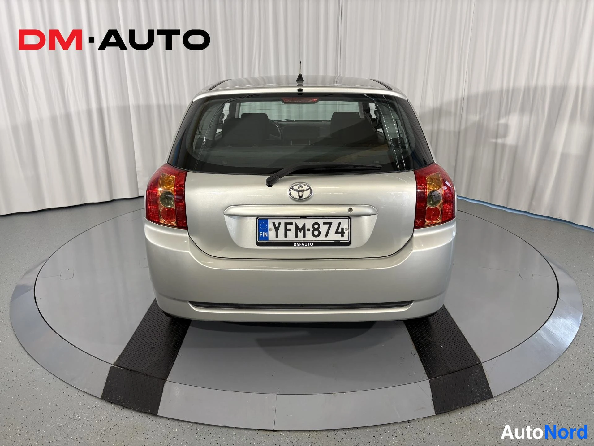 Hopea Toyota Corolla 2004, takaa, kuva 8