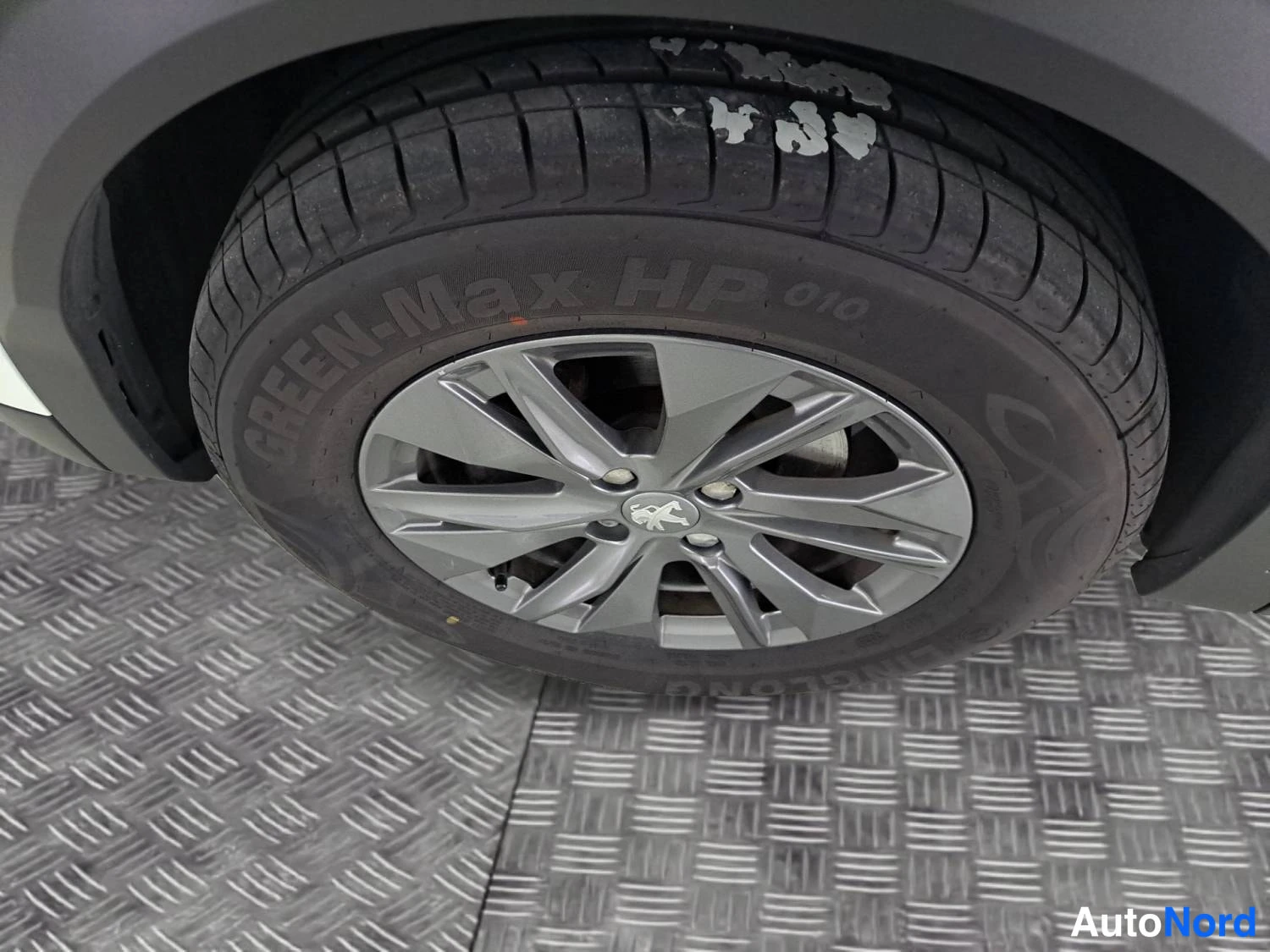 Valkoinen Peugeot 2008 2021, yksityiskohta, kuva 19
