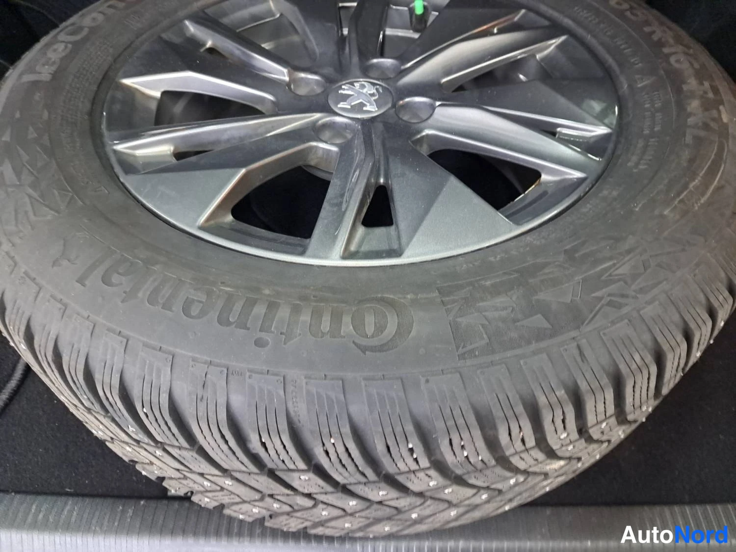 Valkoinen Peugeot 2008 2021, yksityiskohta, kuva 15