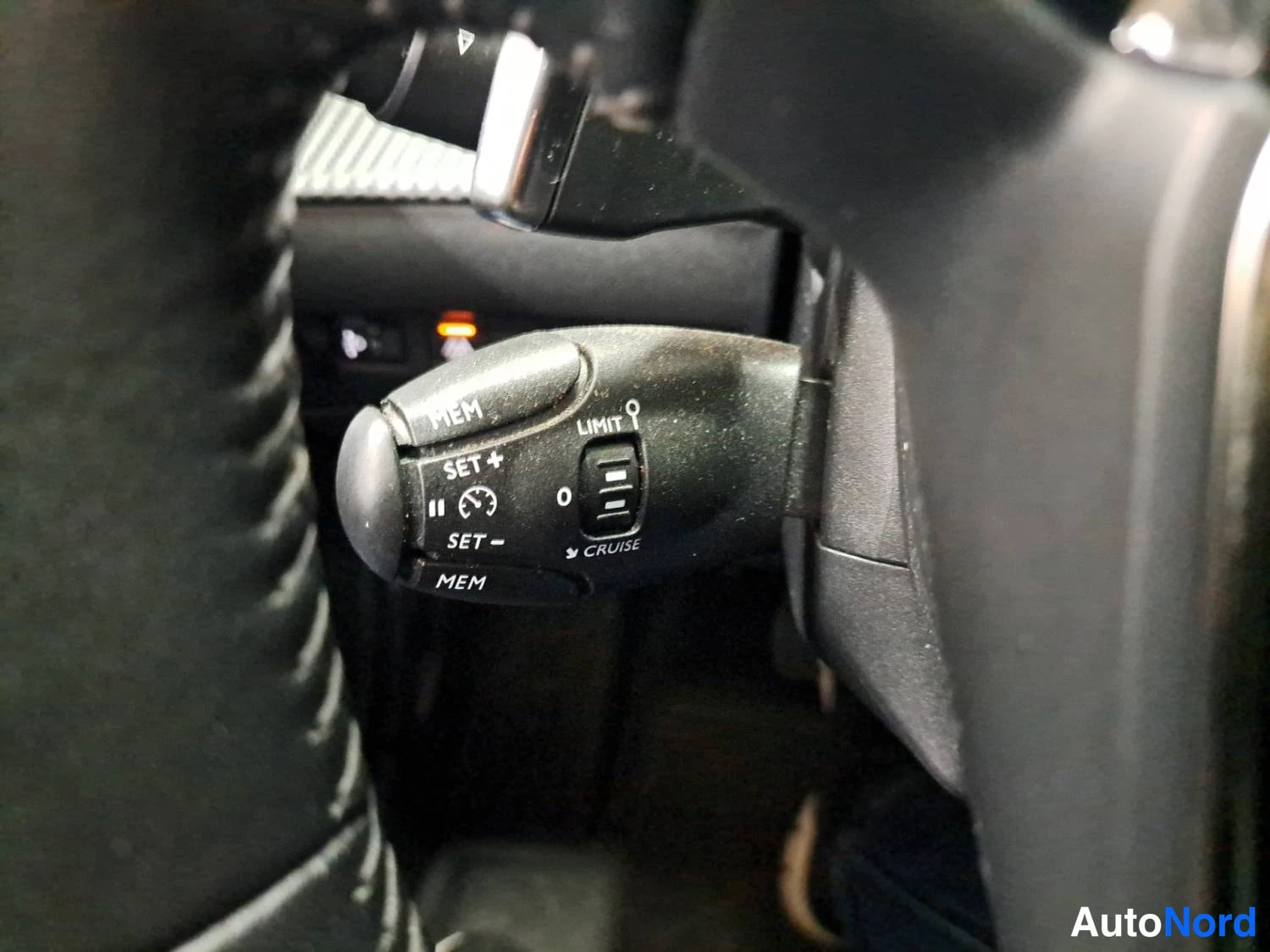 Valkoinen Peugeot 2008 2021, yksityiskohta, kuva 18