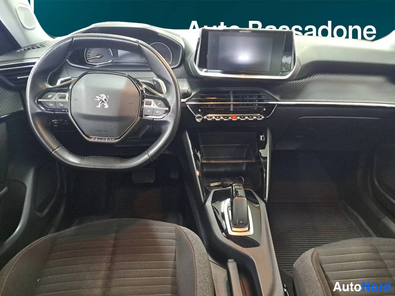 Valkoinen Peugeot 2008 2021, ohjaamo, kuva 12