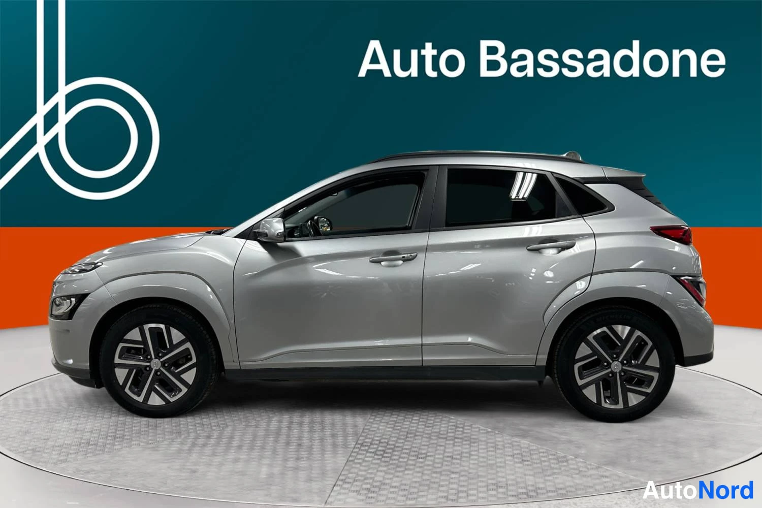Hopea Hyundai Kona electric 2021, etuviisto, keula vasemmalle, kuva 2