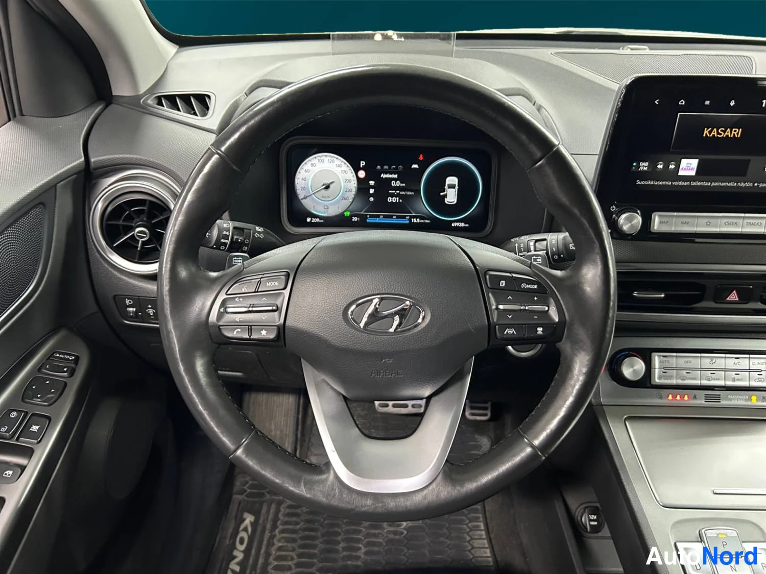 Hopea Hyundai Kona electric 2021, ohjaamo, kuva 11