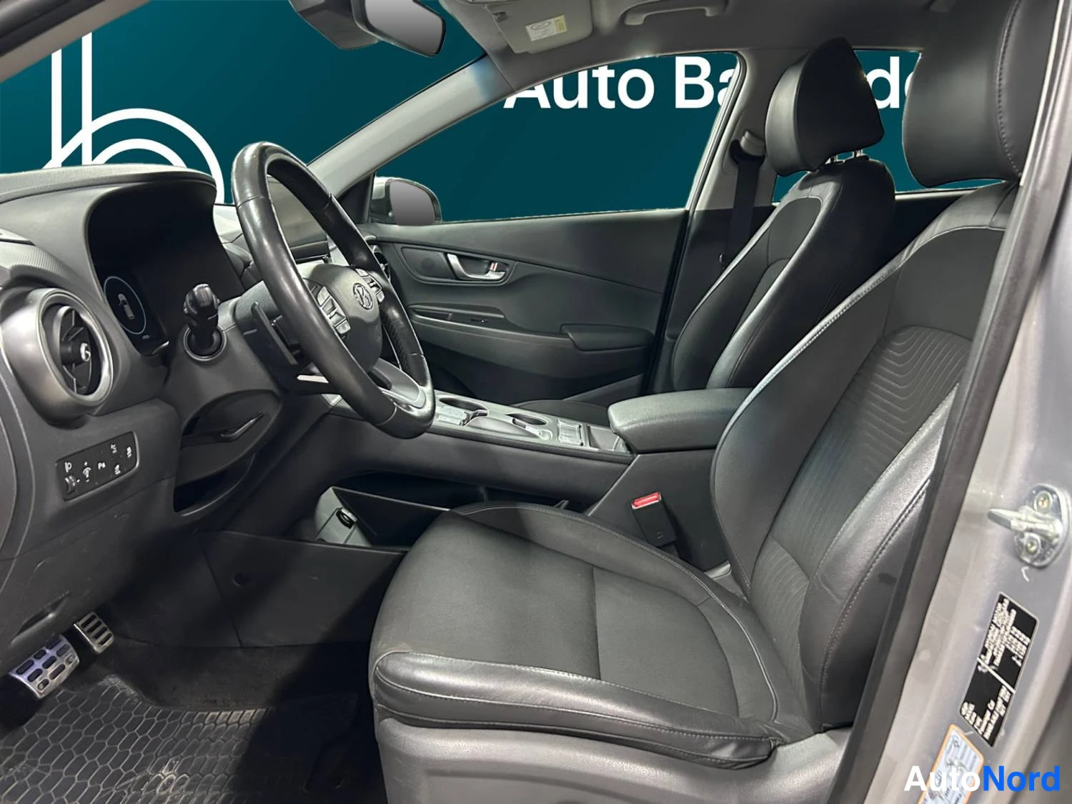 Hopea Hyundai Kona electric 2021, ohjaamo, kuva 9