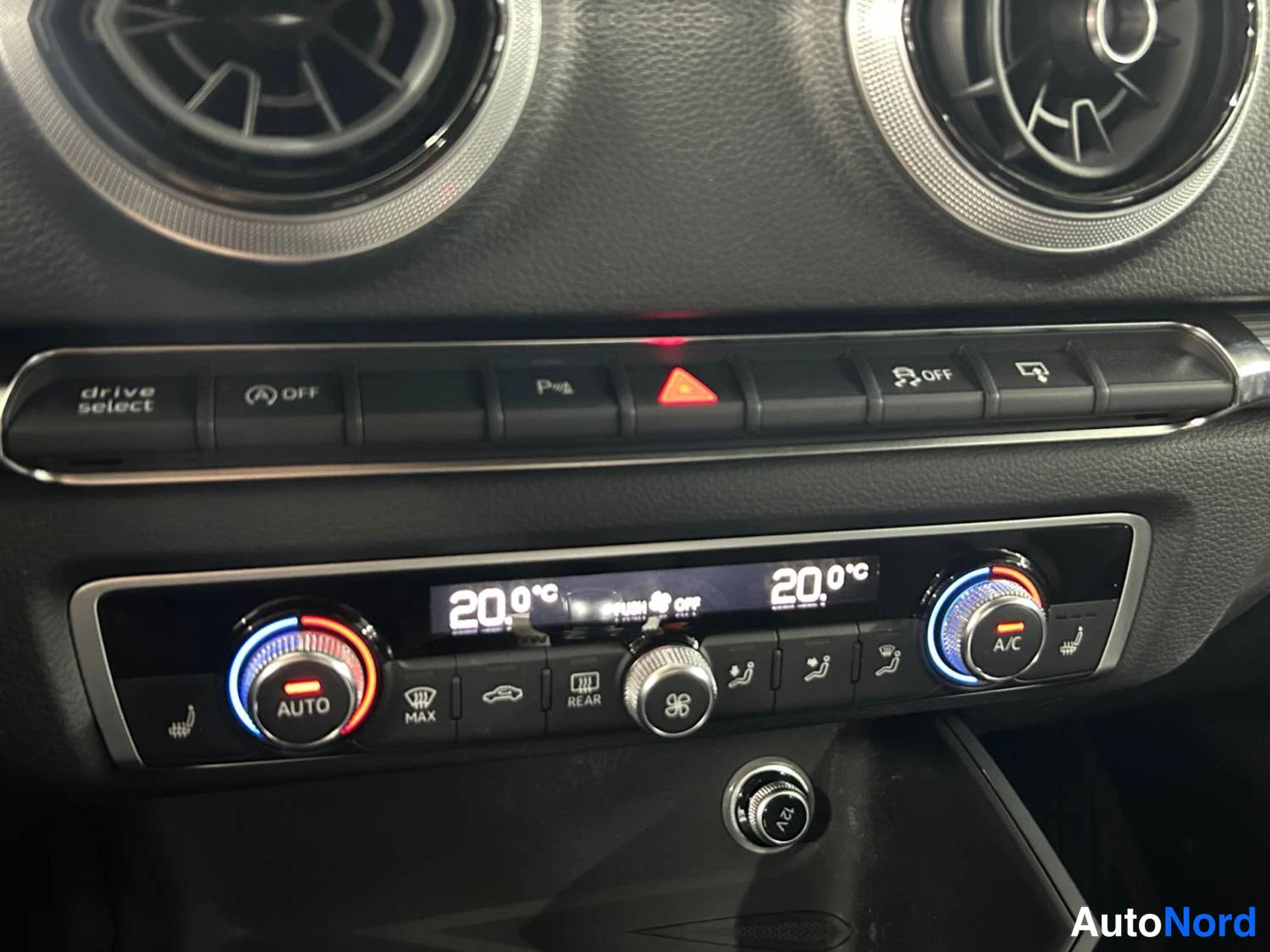 Valkoinen Audi A3 2017, yksityiskohta, kuva 19