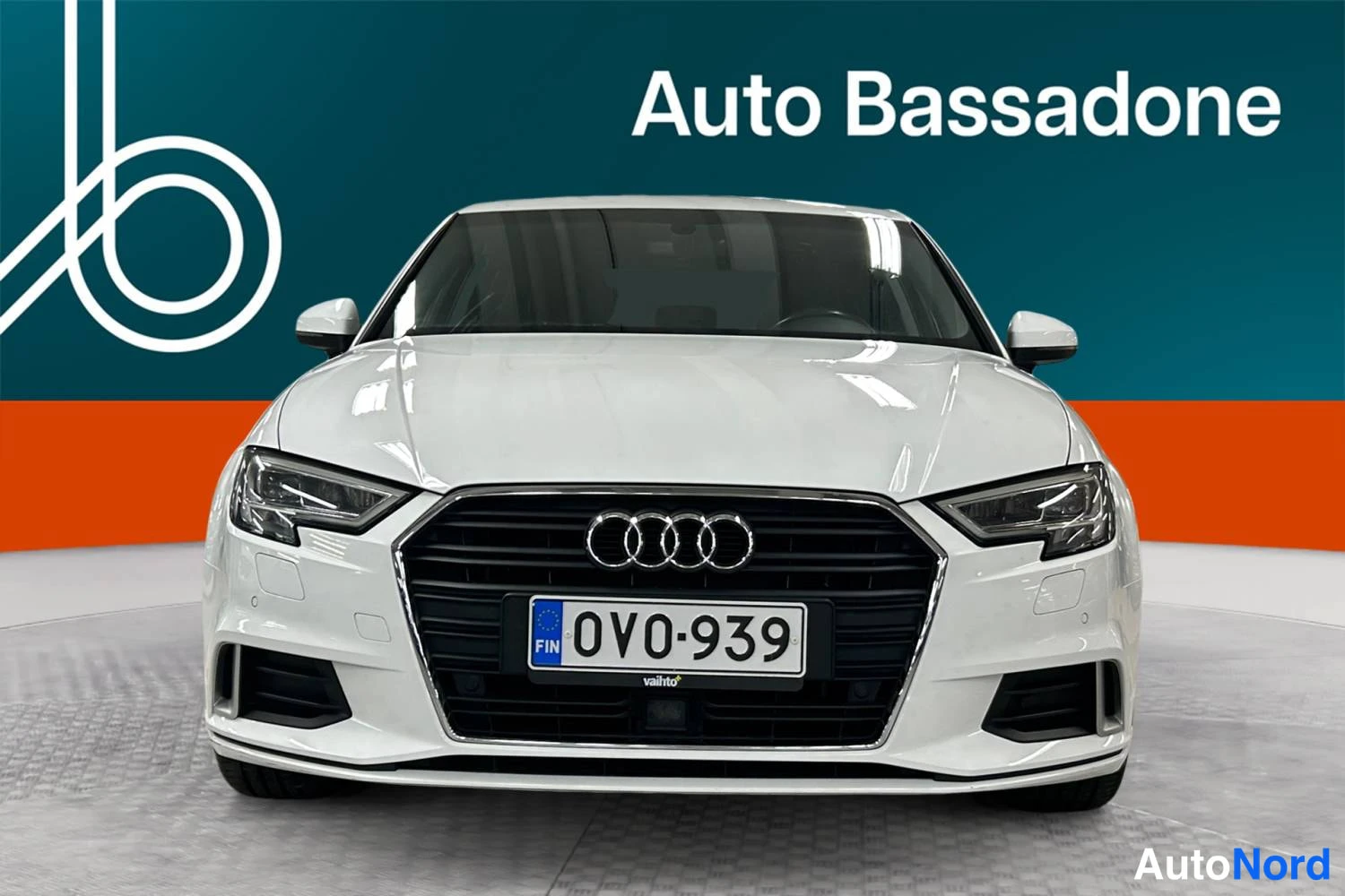 Valkoinen Audi A3 2017, edestä, kuva 3