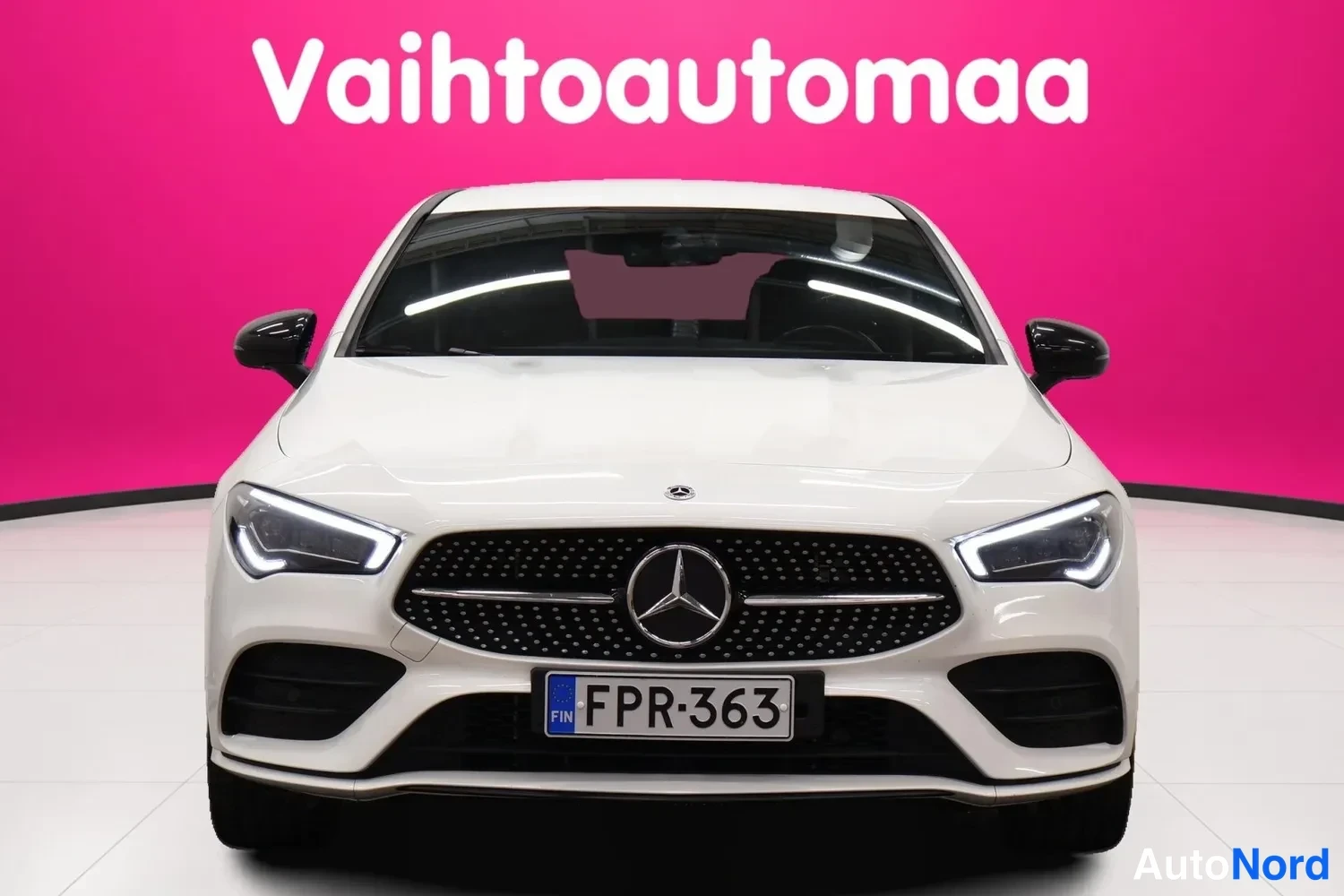 Vit Mercedes-Benz CLA 250 e 2021, framifrån, bild 3