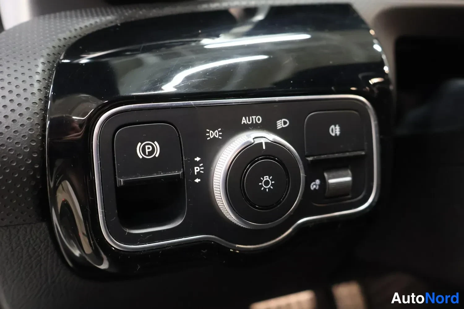 Vit Mercedes-Benz CLA 250 e 2021, detalj, bild 13