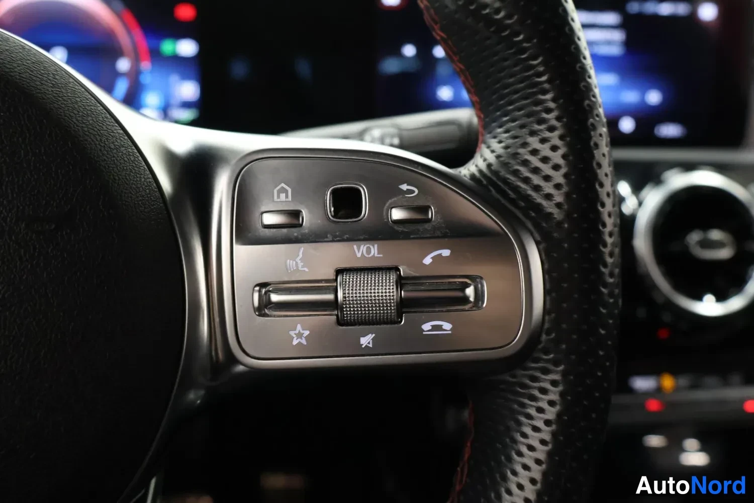 Vit Mercedes-Benz CLA 250 e 2021, detalj, bild 17