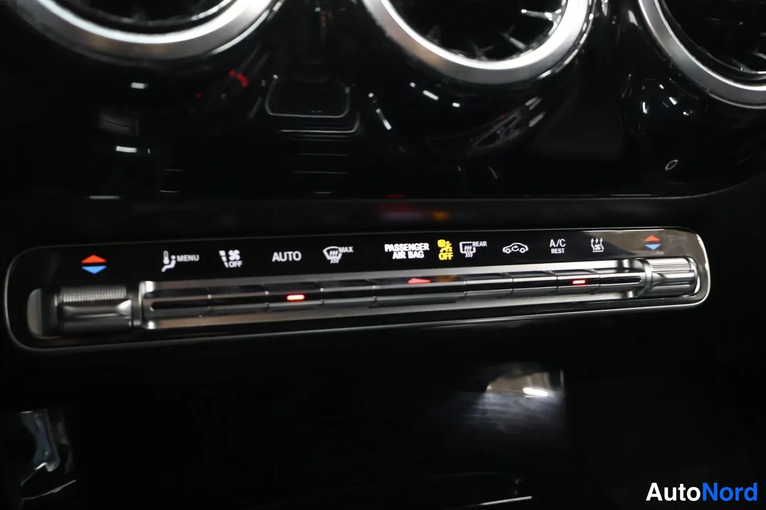 Vit Mercedes-Benz CLA 250 e 2021, detalj, bild 23