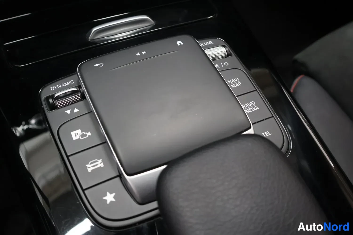 Vit Mercedes-Benz CLA 250 e 2021, detalj, bild 24