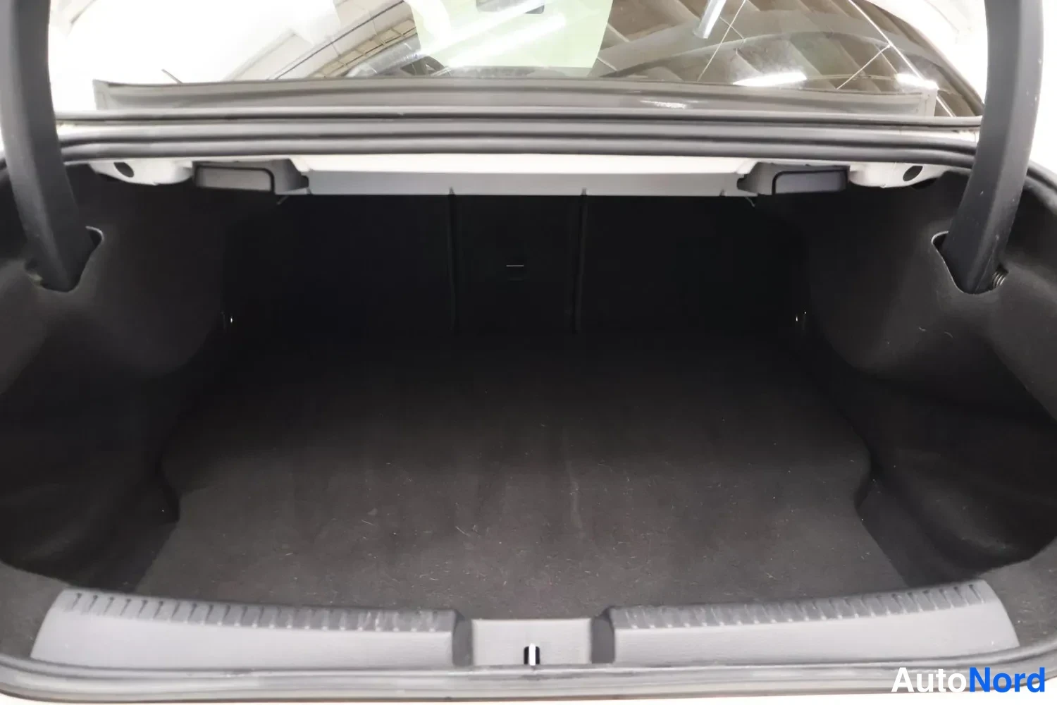 Vit Mercedes-Benz CLA 250 e 2021, bagageutrymme, bild 12