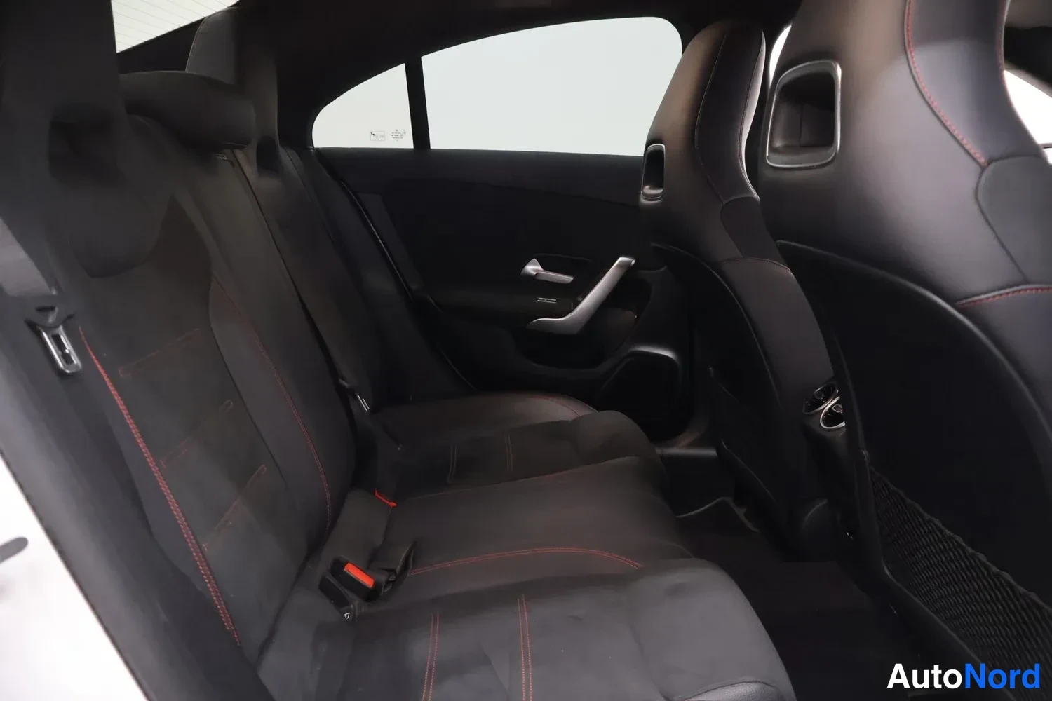 Vit Mercedes-Benz CLA 250 e 2021, baksäten, bild 11