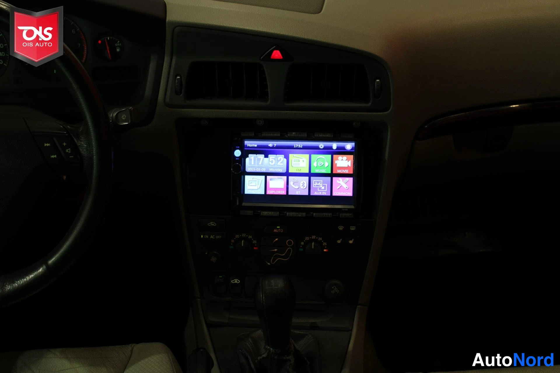 Musta Volvo S60 2002, ohjaamo, kuva 9