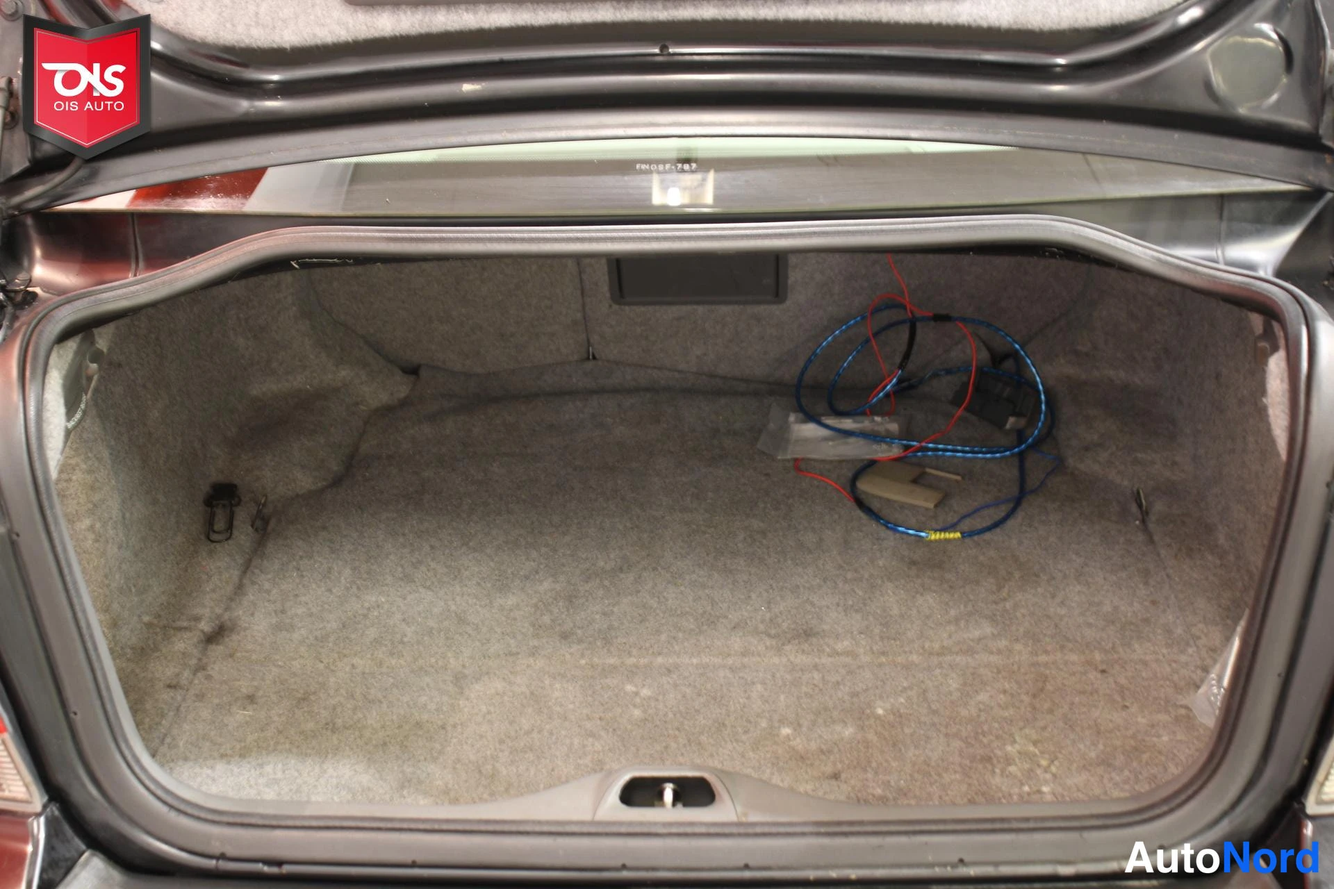 Musta Volvo S60 2002, tavaratila, kuva 13