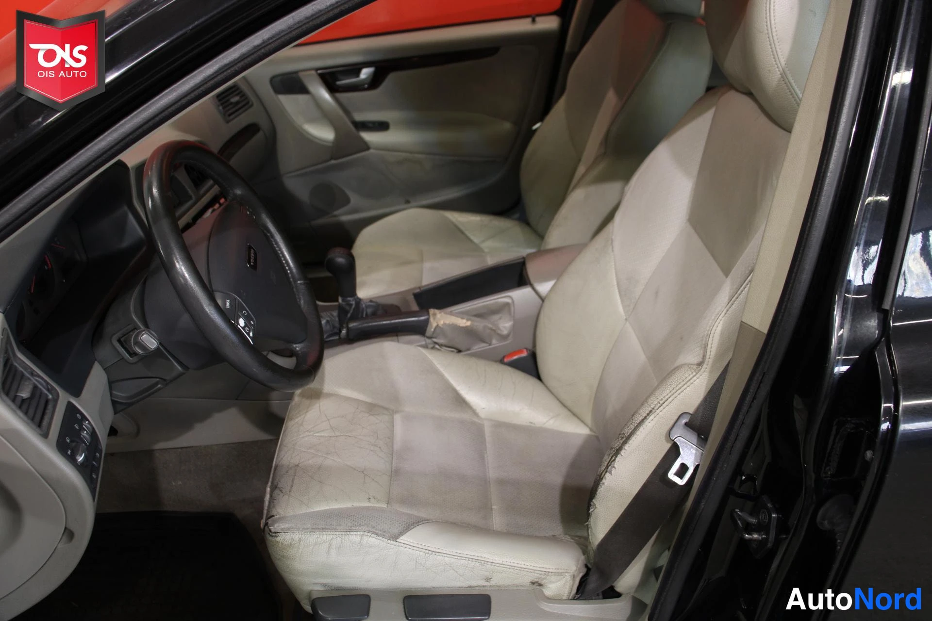 Musta Volvo S60 2002, etuistuimet, kuva 10