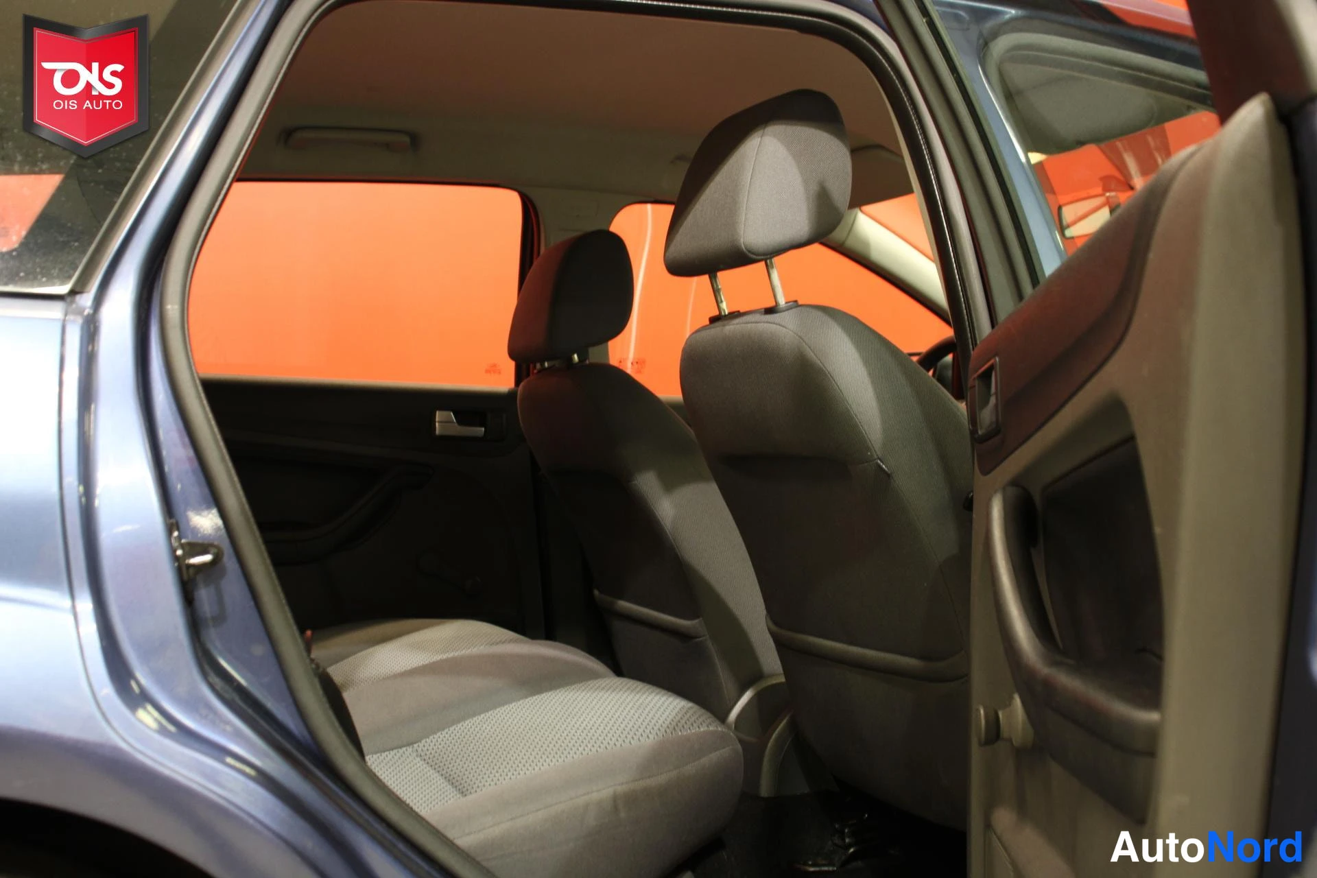 Sininen Ford Focus 2005, takaistuimet, kuva 13