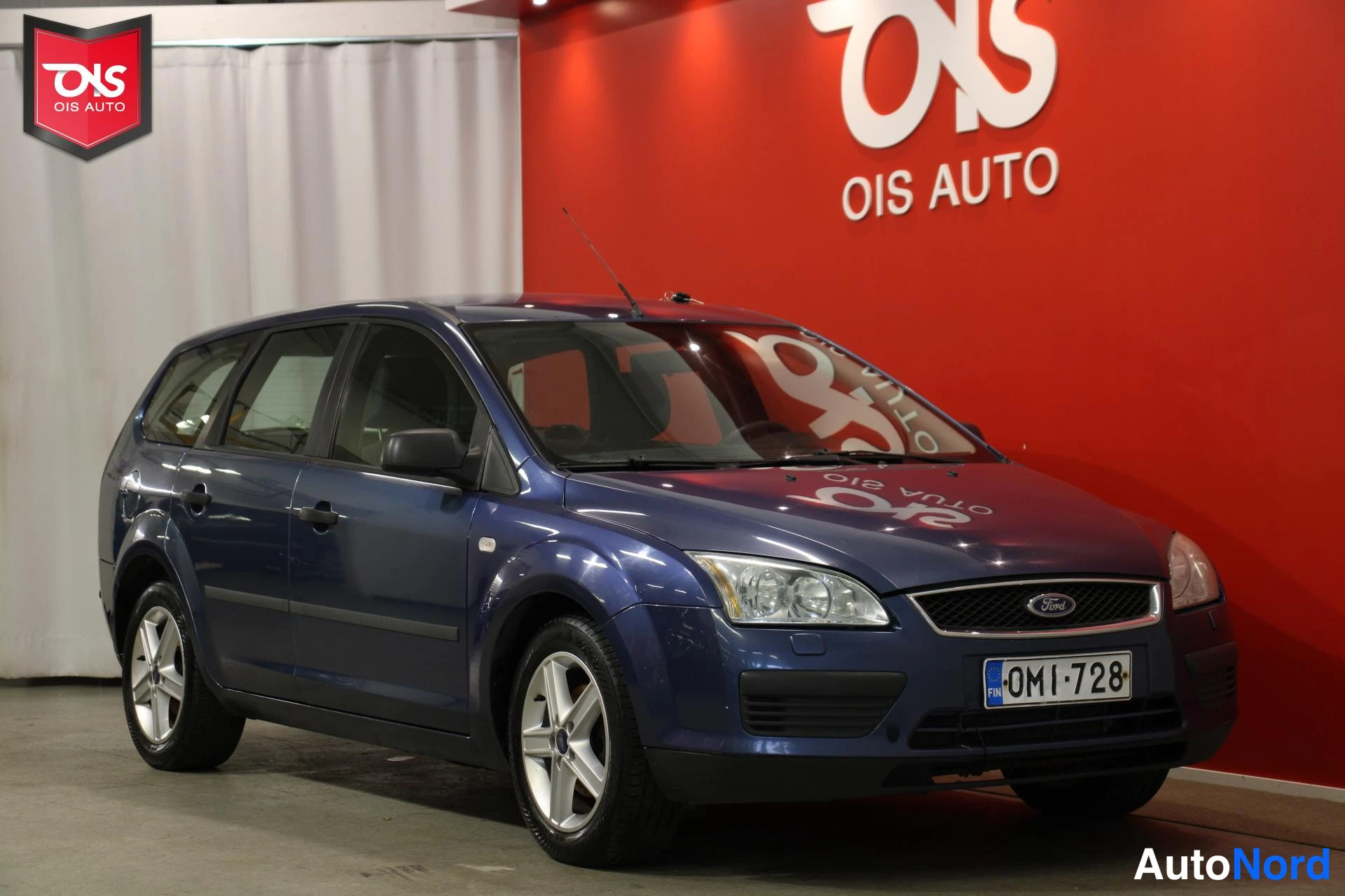 Sininen Ford Focus 2005, etuviisto, keula oikealle, kuva 3
