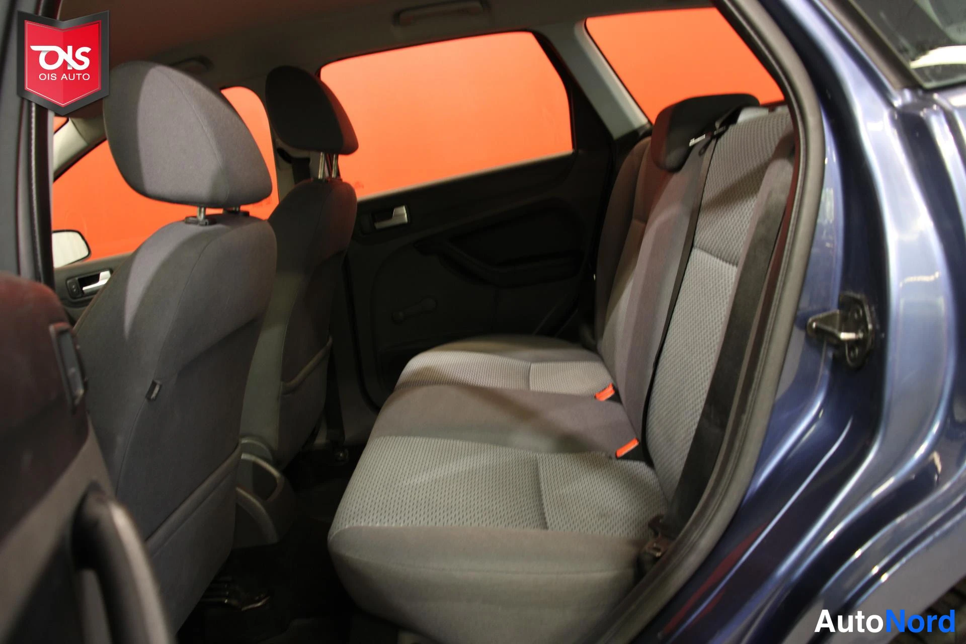 Sininen Ford Focus 2005, takaistuimet, kuva 12