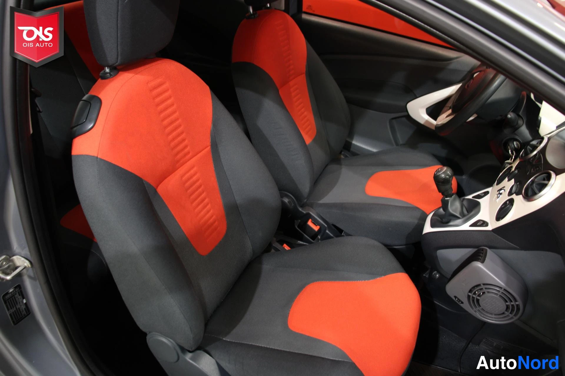 Harmaa Ford Ka 2009, etuistuimet, kuva 12