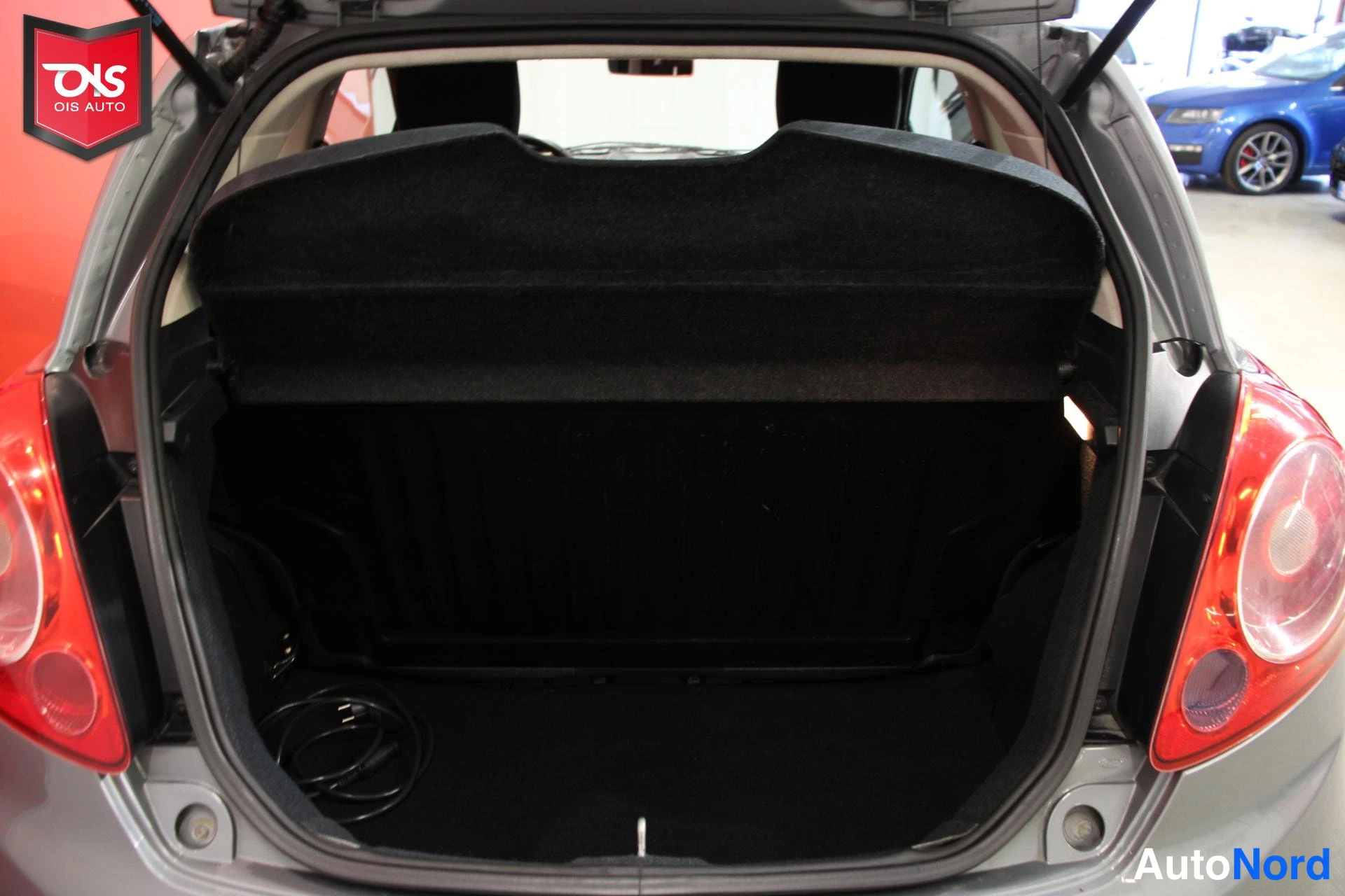 Harmaa Ford Ka 2009, tavaratila, kuva 14