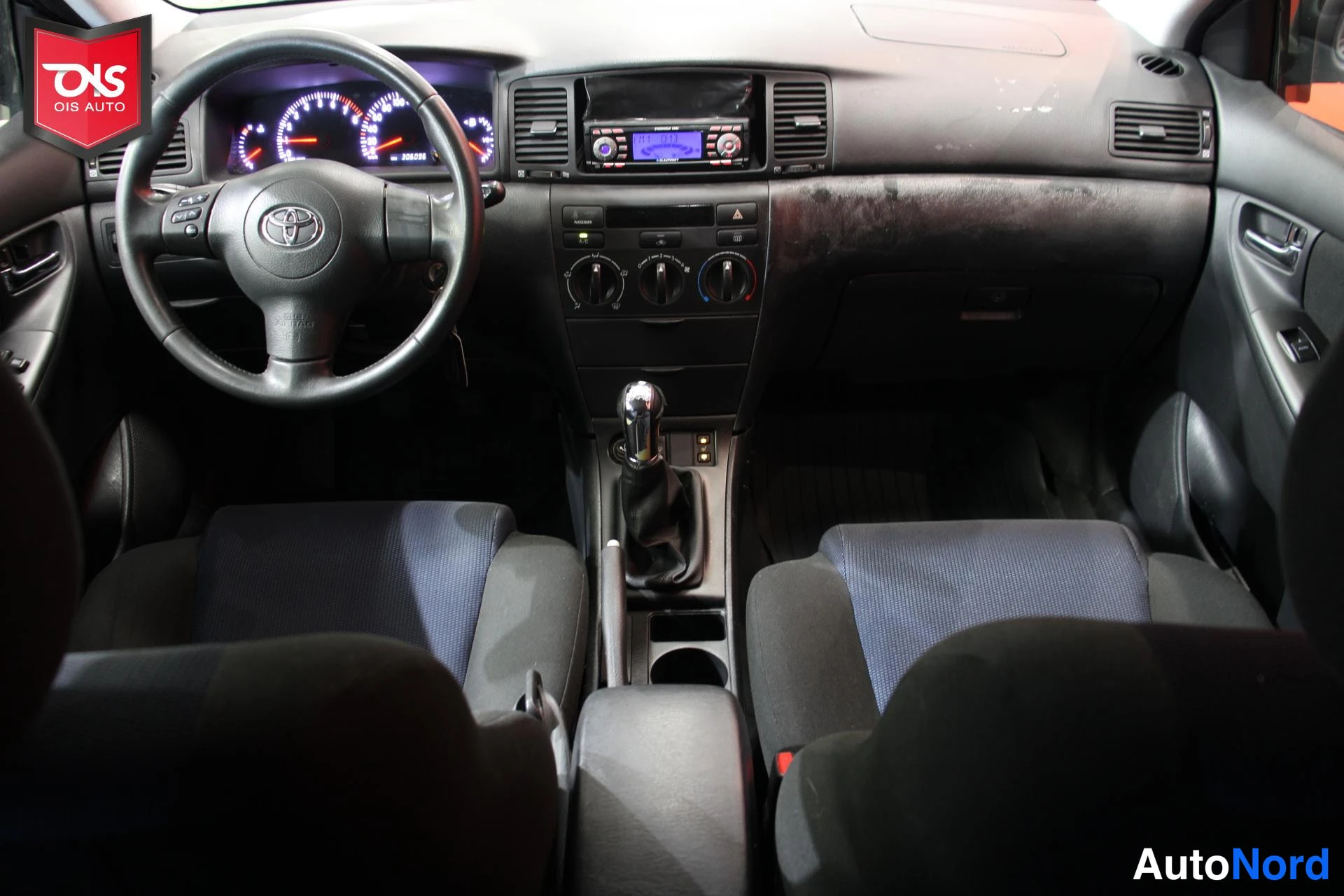 Harmaa Toyota Corolla 2005, ohjaamo, kuva 11