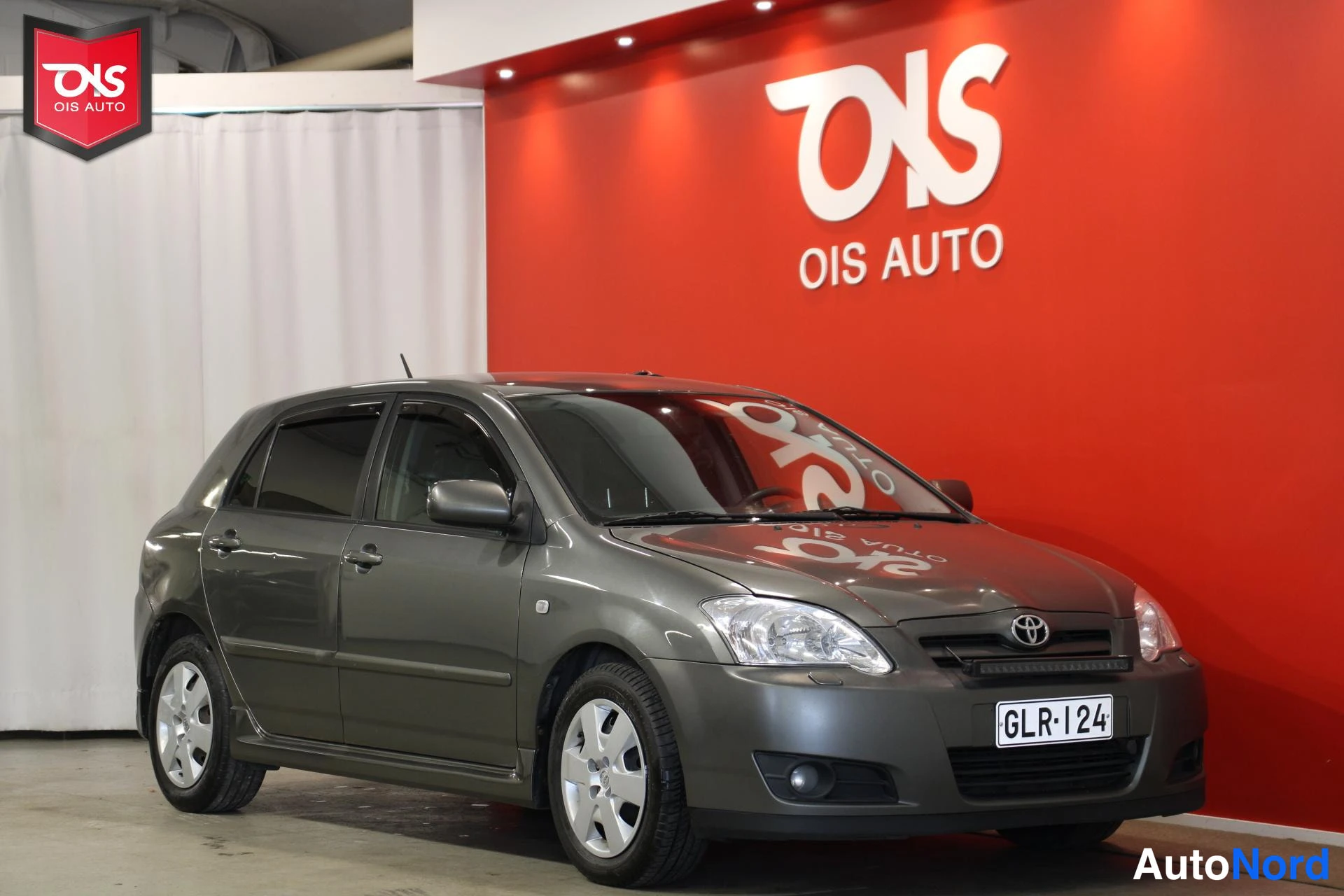Harmaa Toyota Corolla 2005, etuviisto, keula oikealle, kuva 3