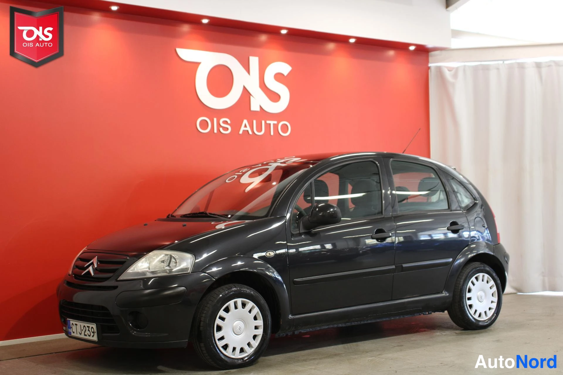 Musta Citroen C3 2010, etuviisto, keula vasemmalle, kuva 2