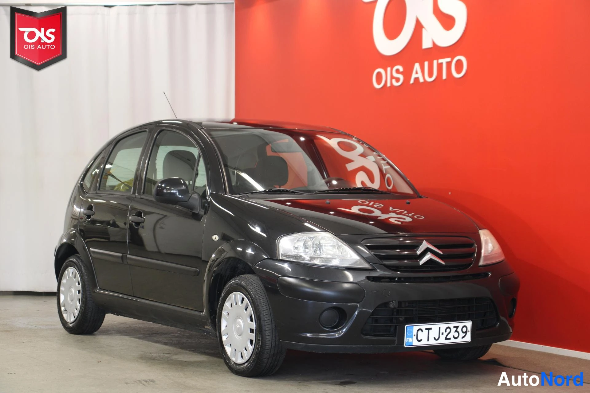 Musta Citroen C3 2010, etuviisto, keula oikealle, kuva 3
