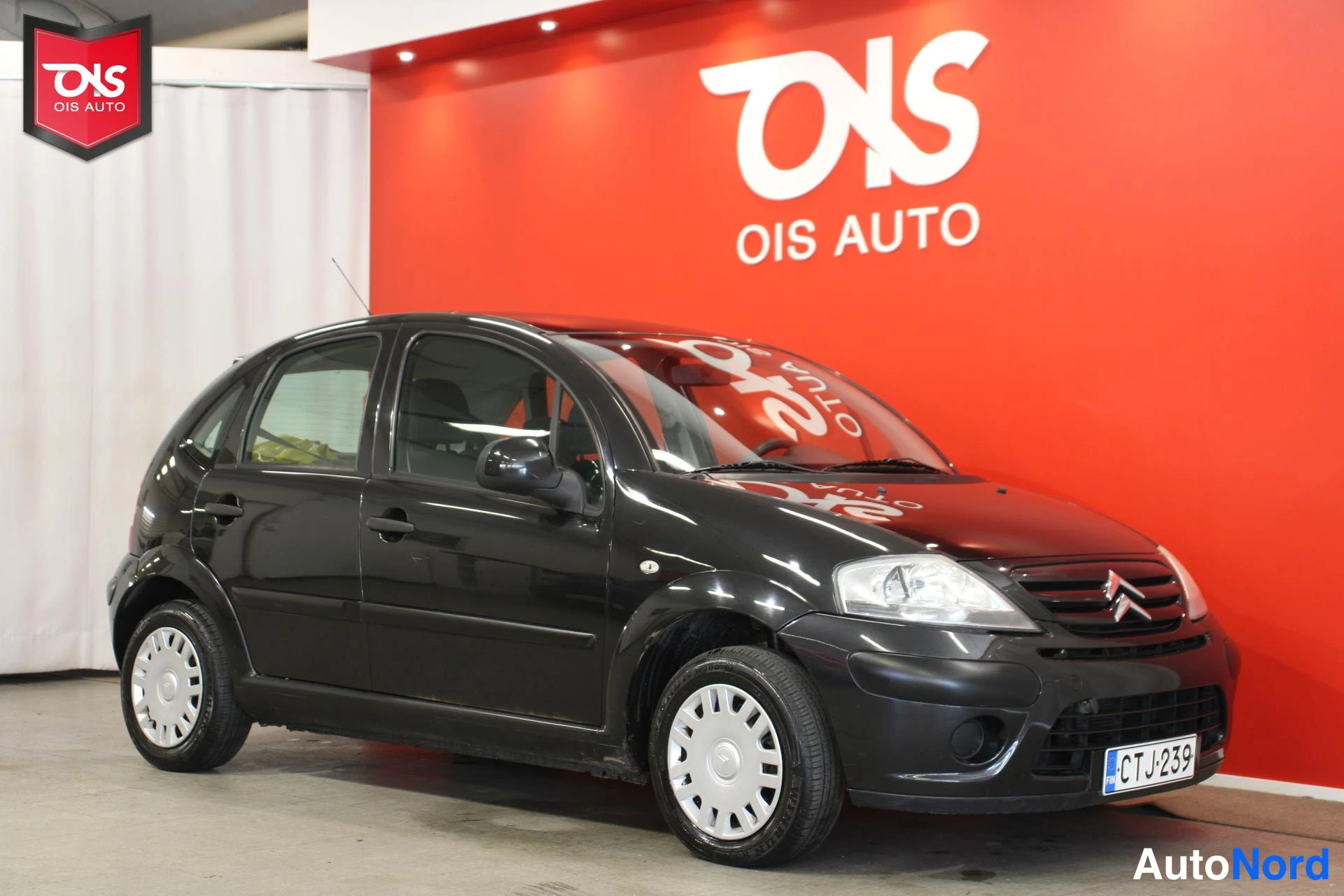 Musta Citroen C3 2010, etuviisto, keula oikealle, kuva 4