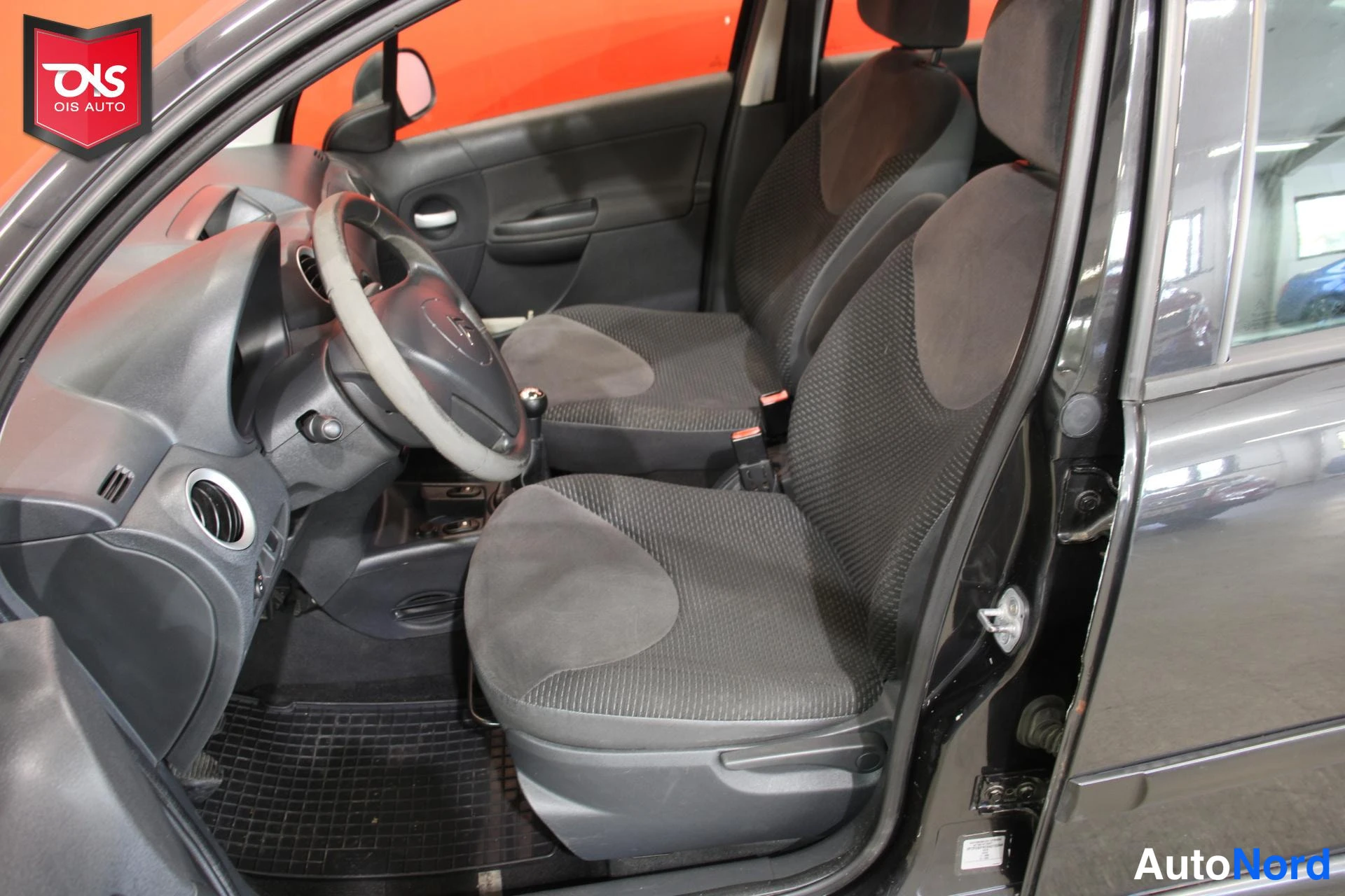 Musta Citroen C3 2010, etuistuimet, kuva 10