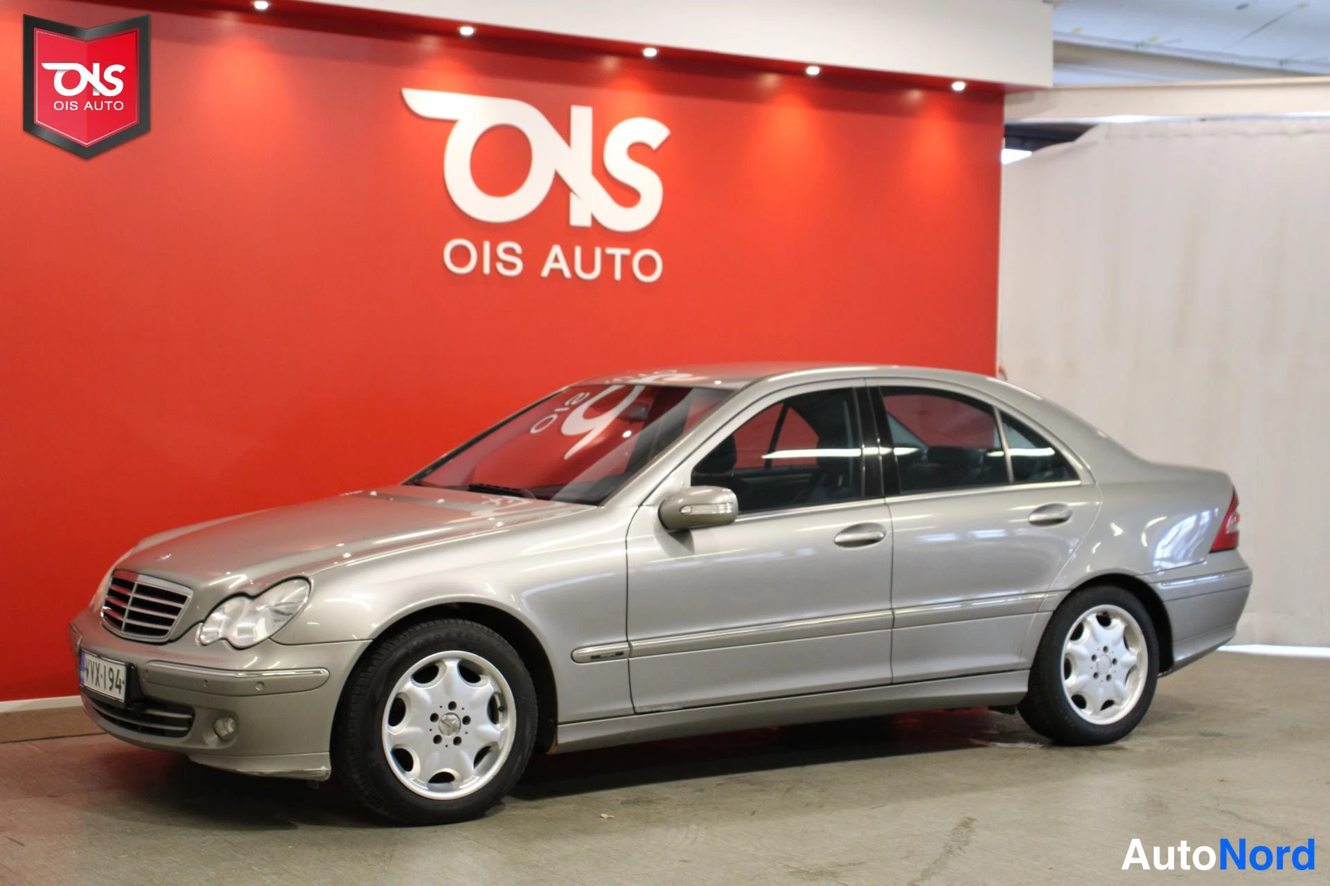 Harmaa Mercedes-Benz C 270 CDI 2004, etuviisto, keula vasemmalle, kuva 2