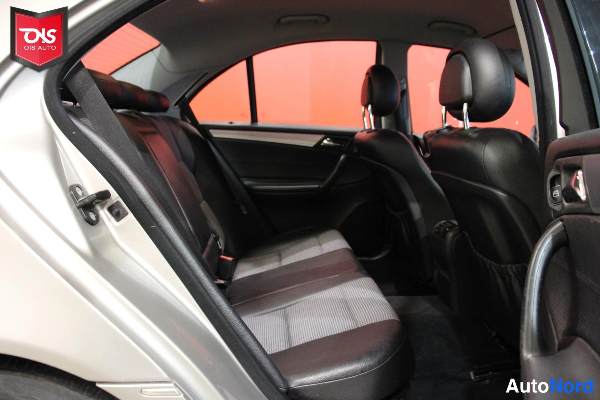 Harmaa Mercedes-Benz C 270 CDI 2004, takaistuimet, kuva 12