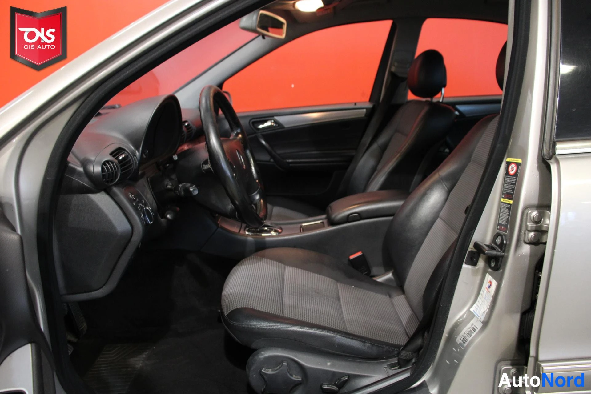 Harmaa Mercedes-Benz C 270 CDI 2004, ohjaamo, kuva 9