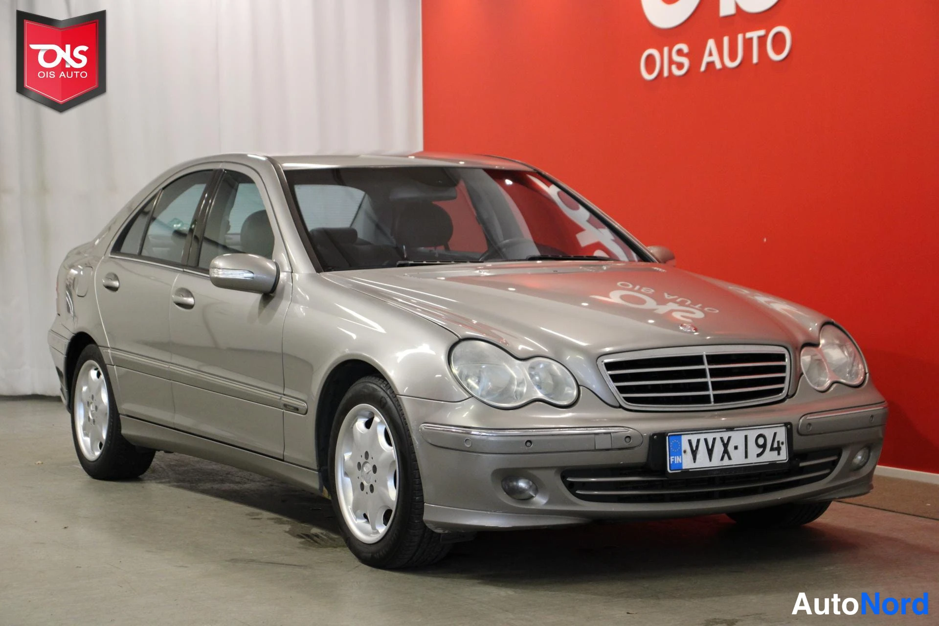 Harmaa Mercedes-Benz C 270 CDI 2004, etuviisto, keula oikealle, kuva 3
